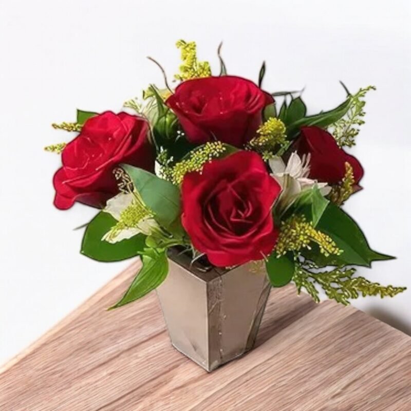 Arranjo Pequeno de Rosas Vermelhas no Cachepô
